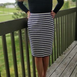 Talbots White & Navy Blue Pencil Skirt Size 6